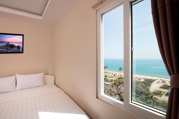 View từ ph&ograve;ng Kh&aacute;ch sạn Zen Nha Trang đường Trần Ph&uacute;