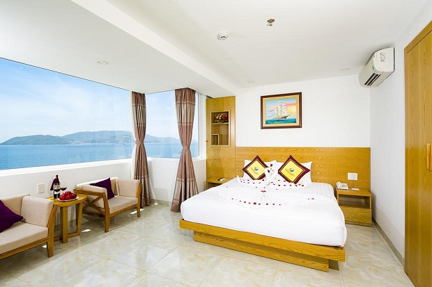 Kh&aacute;ch sạn Majestic Star Nha Trang tr&ecirc;n đường Trần Ph&uacute;