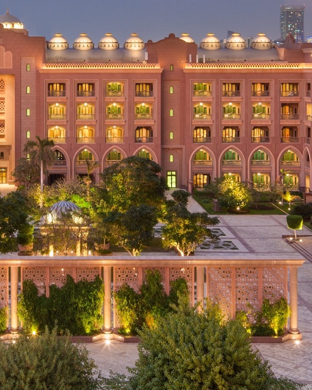 Emirates Palace sở hữu không gian công viên xanh tuyệt đẹp Không gian xanh Emirates Palace khách sạn 8 sao Dubai