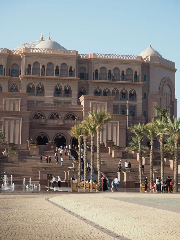 Phía trước cung điện 8 sao dubai