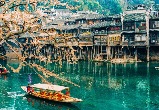 Hãy đến Phượng Hoàng Cổ Trấn 