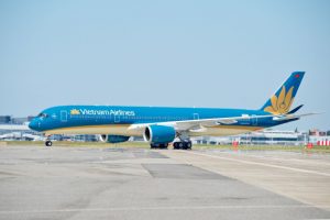 So sánh giá vé máy bay của Vietnam Airlines và Bamboo Airways