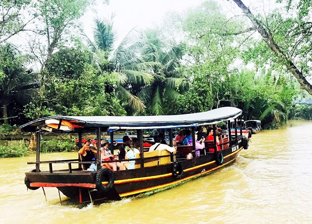 Du xuân miền Tây