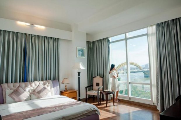 Khách sạn view ngắm cầu Rồng tuyệt đẹp Khách sạn view ngắm cầu Rồng tuyệt đẹp