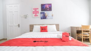 Khách sạn RedDoorz Plus @ Nguyen Van Troi – Phú Nhuận