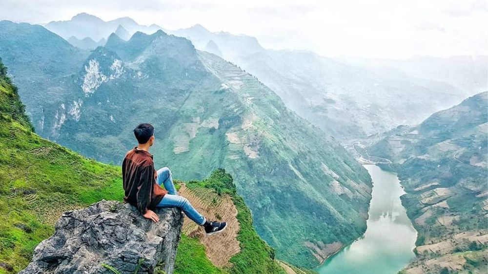 du-lich-ha-giang-6 Vẻ đẹp đến ngỡ ngàng từ đèo Mã Pí Lèng nhìn ra con sông Nho Quế.