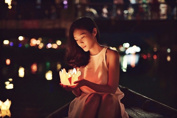 Thả đèn hoa đăng trên sông Hoài Du lịch Hội An Tết Nguyên Đán