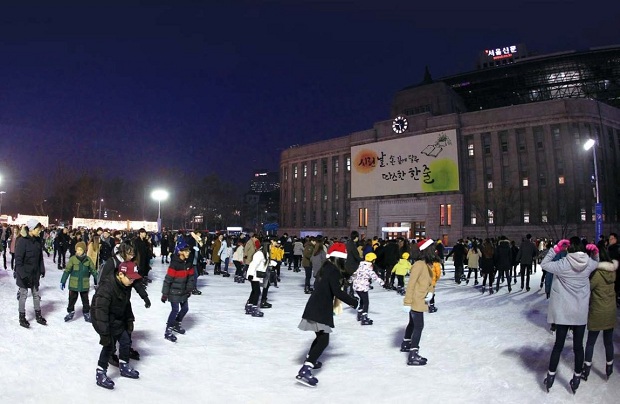 Trượt băng ở Quảng trường trước Seoul Plaza Trượt băng Seoul Plaza Skating Rink tháng 2
