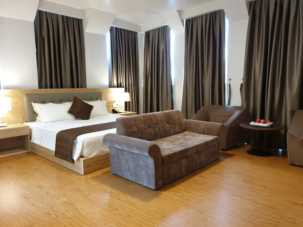 kh&aacute;ch sạn gần s&acirc;n bay C&aacute;t Bi - Imperial Boat 