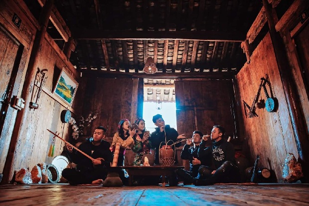 Trang phục nhóm bạn đi du lịch Hà Giang