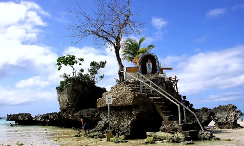 Willy's Rock ve may bay da nang di caticlan gia re