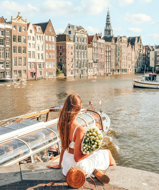 Amsterdam - điểm đến lý tưởng cho những ai yêu thích vẻ đẹp cổ kính của xứ sở hoa tulip vé máy bay đi Amsterdam giá rẻ