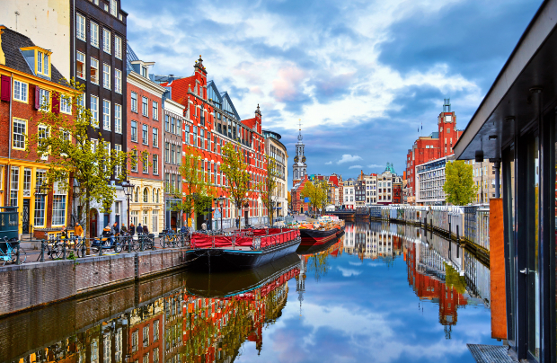 Vẻ đẹp lãng mạn của thành phố Amsterdam nổi tiếng nhất ở Hà Lan vé máy bay đi Amsterdam
