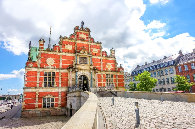 vé máy bay đi Copenhagen giá rẻ