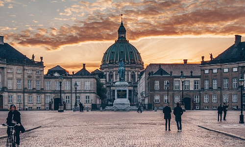 v&eacute; m&aacute;y bay đi Đan Mạch