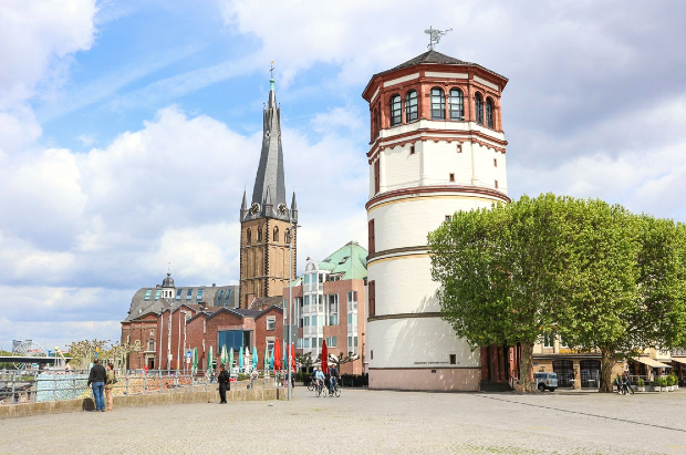 vé máy bay đi Dusseldorf giá rẻ