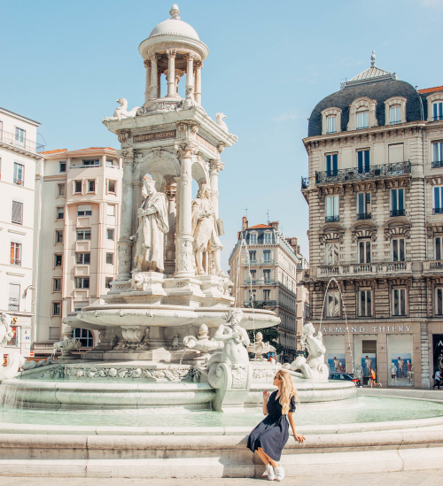 V&eacute; m&aacute;y bay đi Lyon gi&aacute; rẻ
