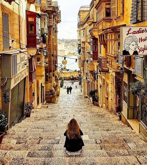 vé máy bay giá rẻ đi malta