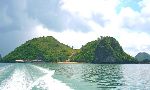 Đảo Ba Mùn biển xanh mây trắng khiến du khách lưu luyến không thôi ve may bay di Van Don gia re