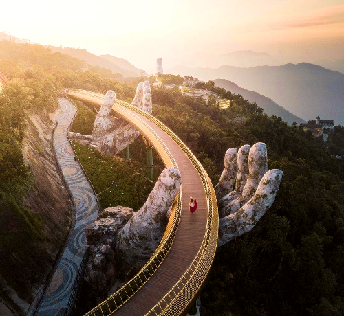 Cầu V&agrave;ng B&agrave; N&agrave; Hills