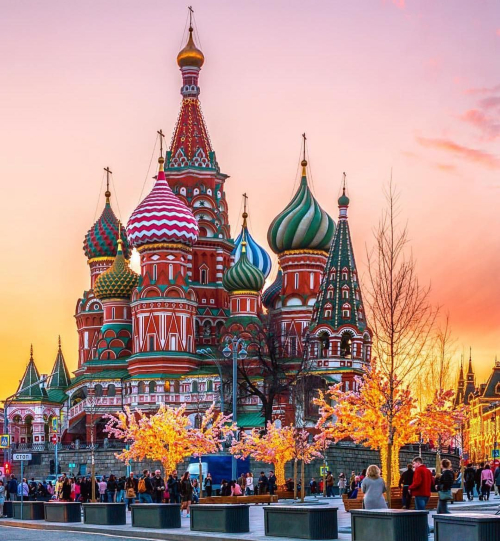 Nhà thờ chính tòa Thánh Basil - biểu tượng cổ kính của nước Nga vé máy bay từ Hà Nội đi Moscow giá rẻ