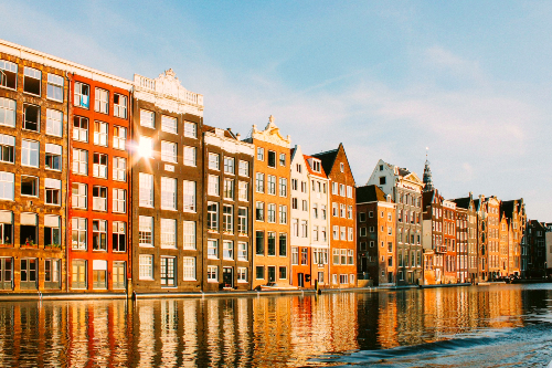 Kiến trúc cổ kính ấn tượng ở trung tâm thành phố Amsterdam vé máy bay từ Hà Nội đi Amsterdam giá rẻ