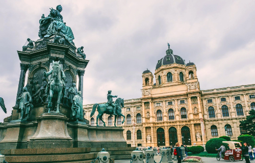 vé máy bay từ Tp Hồ Chí Minh đi Vienna