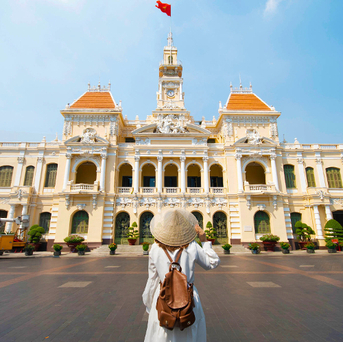 Kiến trúc cổ kính, ấn tượng của tòa nhà ủy ban nhân dân thành phố du lịch Tp Hồ Chí minh