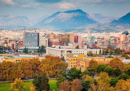 đặt v&eacute; m&aacute;y bay khứ hồi đi Albania