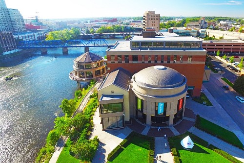 V&eacute; m&aacute;y bay đi Grand Rapids