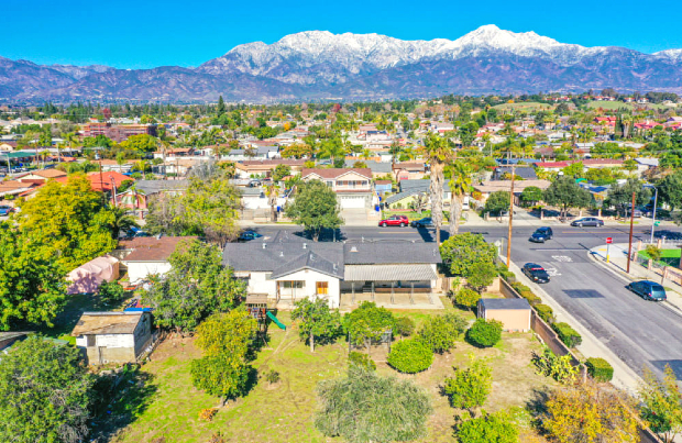 vé máy bay đi Ontario