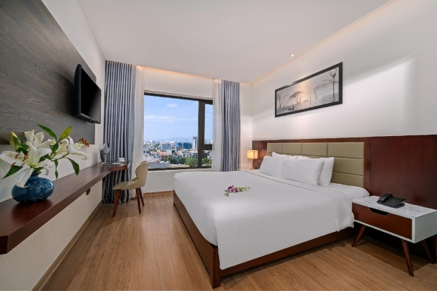 Khách sạn Aria Grand Hotel & Spa Đà Nẵng nằm gần sông Hàn có phòng nghỉ hiện đại 