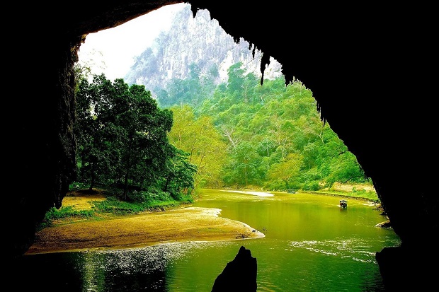 Động Puông có vẻ đẹp sông nước hòa quyện với nét đẹp tự nhiên của nhũ đá Địa điểm du lịch Bắc Kạn