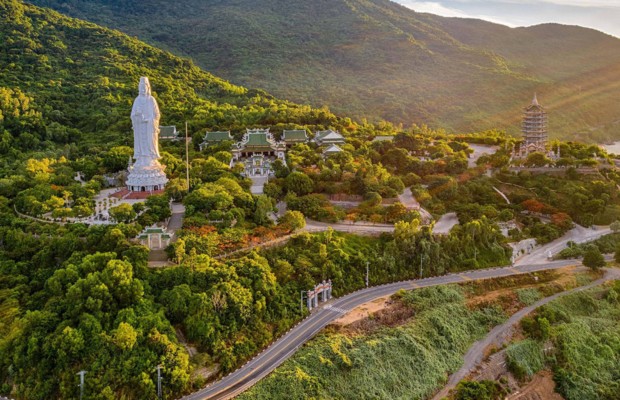 ch&ugrave;a linh ứng