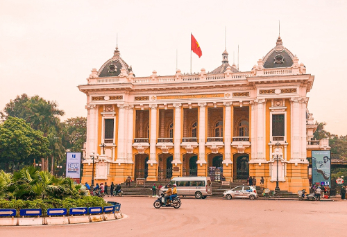 nh&agrave; h&aacute;t lớn H&agrave; Nội