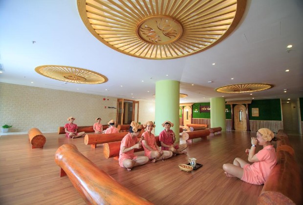 Kh&aacute;ch sạn Quảng B&igrave;nh gần biển