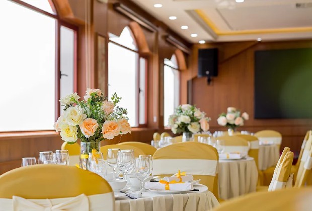 Kh&aacute;ch sạn Riverside Quảng B&igrave;nh