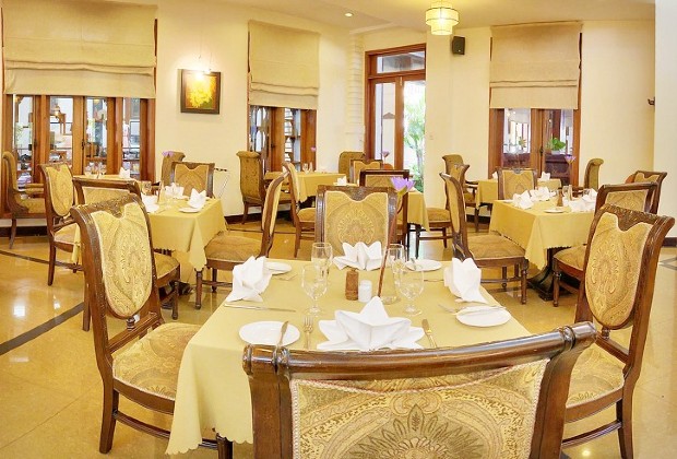 Kh&aacute;ch sạn Quảng B&igrave;nh gần biển