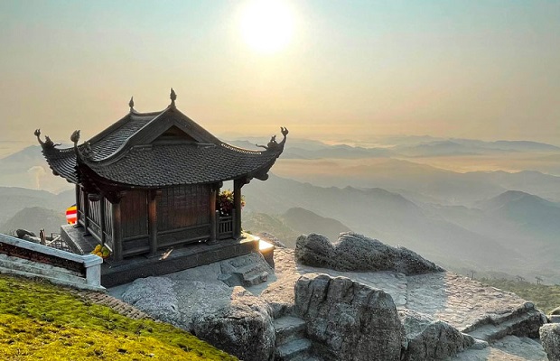 Tour Du Lịch Yên Tử 1 Ngày: Hành Trình Tâm Linh Hà Nội Đến Chùa Đồng – Nét Đặc Sắc Văn Hóa