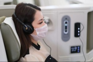 Đi máy bay có được đeo tai nghe không? | Thông tin mới từ Cục hàng không