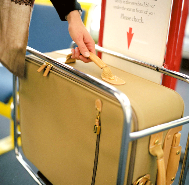 hành lý xách tay có bị cân không