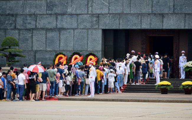 du-lich-ha-noi Lưu ý trang phục khi ghé thăm những địa điểm tâm linh, lịch sử