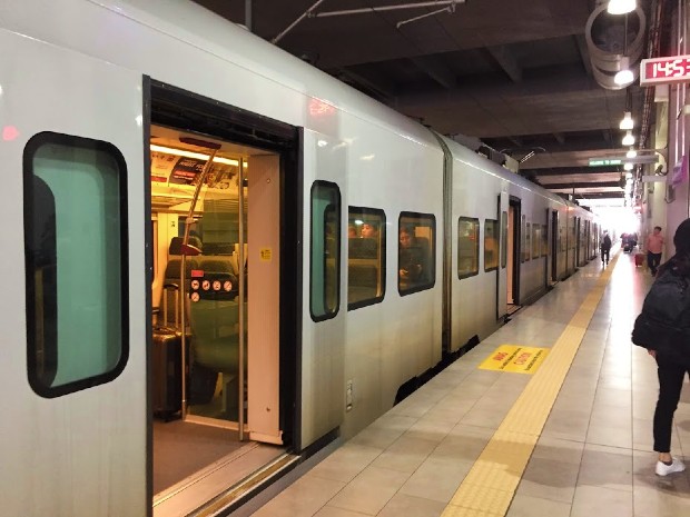 di chuyển từ s&acirc;n bay Kuala Lumpur về th&agrave;nh phố