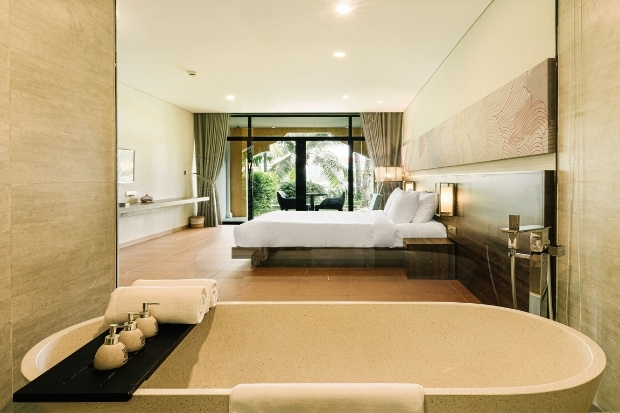 Phòng khách sạn rộng rãi phục vụ du khách du ngoạn biển đảo