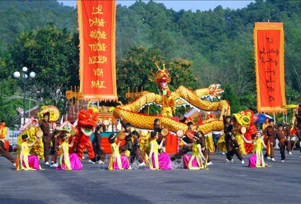 Lễ hội Tết Việt 2023 - đền vua Mai