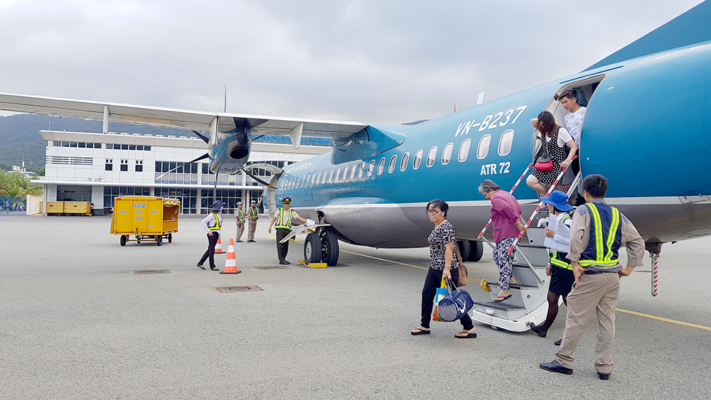 Thời gian bay từ Tp Hồ Ch&iacute; Minh ra C&ocirc;n Đảo 