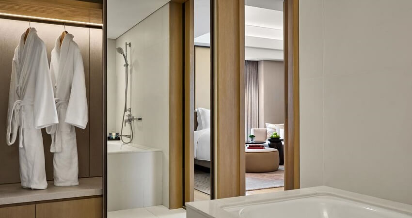 Phòng tắm khách sạn New World - top khách sạn lớn nhất Sài Gòn