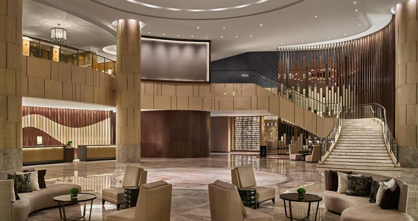 Sảnh lớn tại khách sạn New World - top khách sạn lớn nhất Sài Gòn