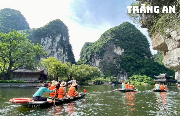 Tour Ninh Bình Hạ Long 3 ngày 2 đêm | Khám phá vẻ đẹp di sản thiên nhiên Việt Nam