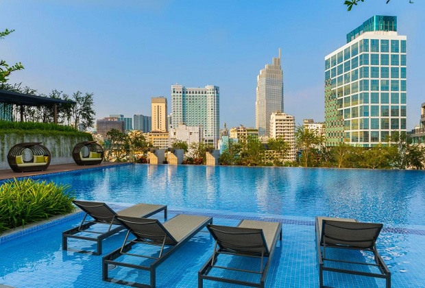 hồ bơi trong khách sạn Sedona Suites